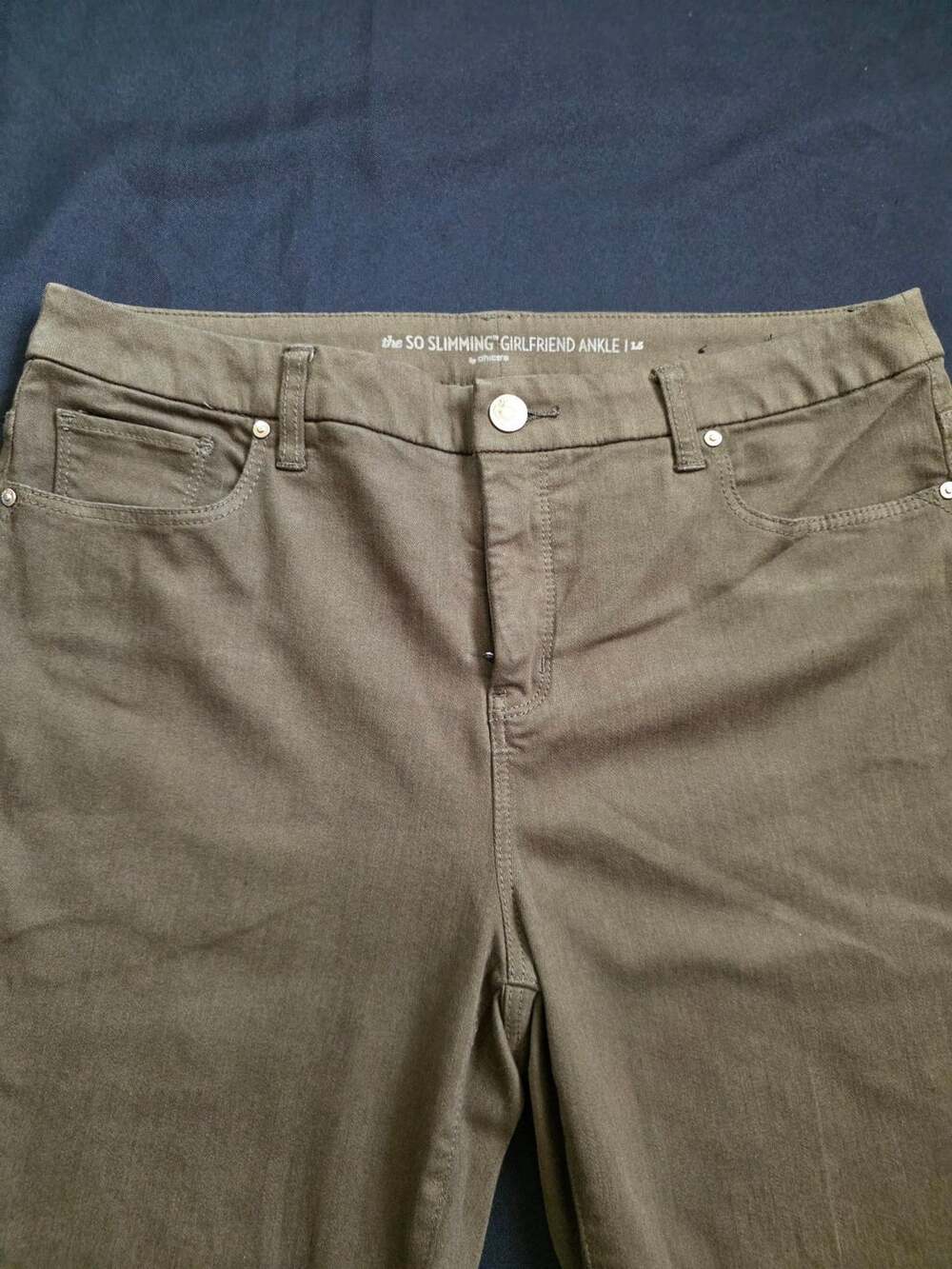 Chico's The So Slimming Girlfriend Ankle Size 1.5 Olive Green Pants